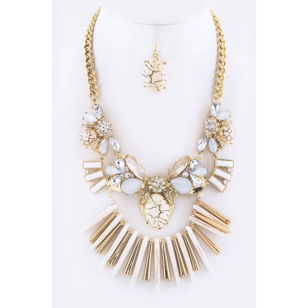 Mix jewels spears statement necklace w/ earrings
